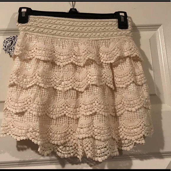 M U.S.A. Lace tiered shorts - Picture 6 of 10